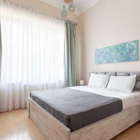 טביליסי Wehost Apartment On A Colorful Street מראה חיצוני תמונה