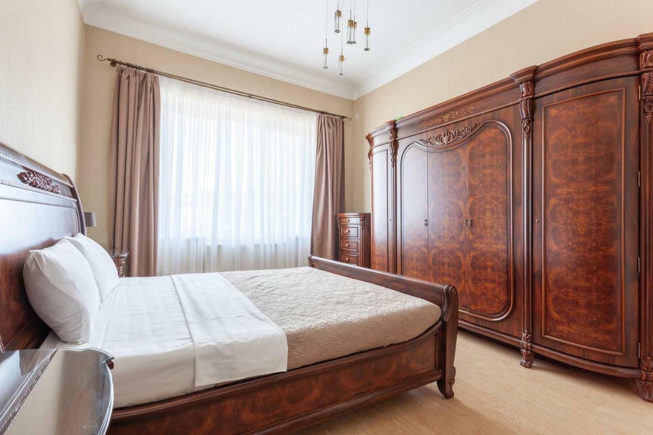 טביליסי Wehost Apartment On A Colorful Street מראה חיצוני תמונה