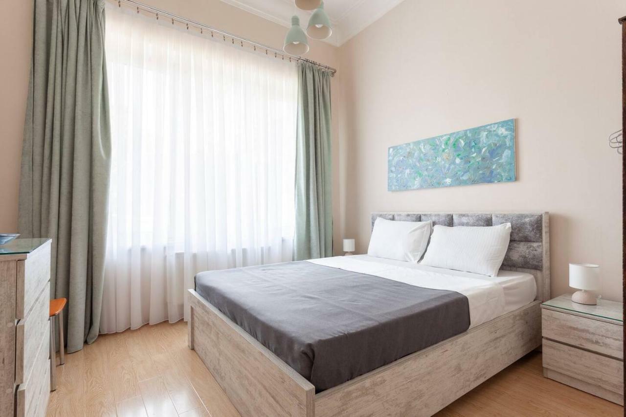 טביליסי Wehost Apartment On A Colorful Street מראה חיצוני תמונה