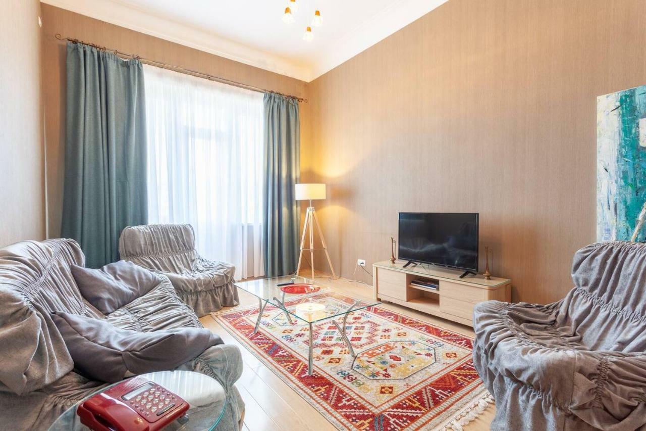 טביליסי Wehost Apartment On A Colorful Street מראה חיצוני תמונה