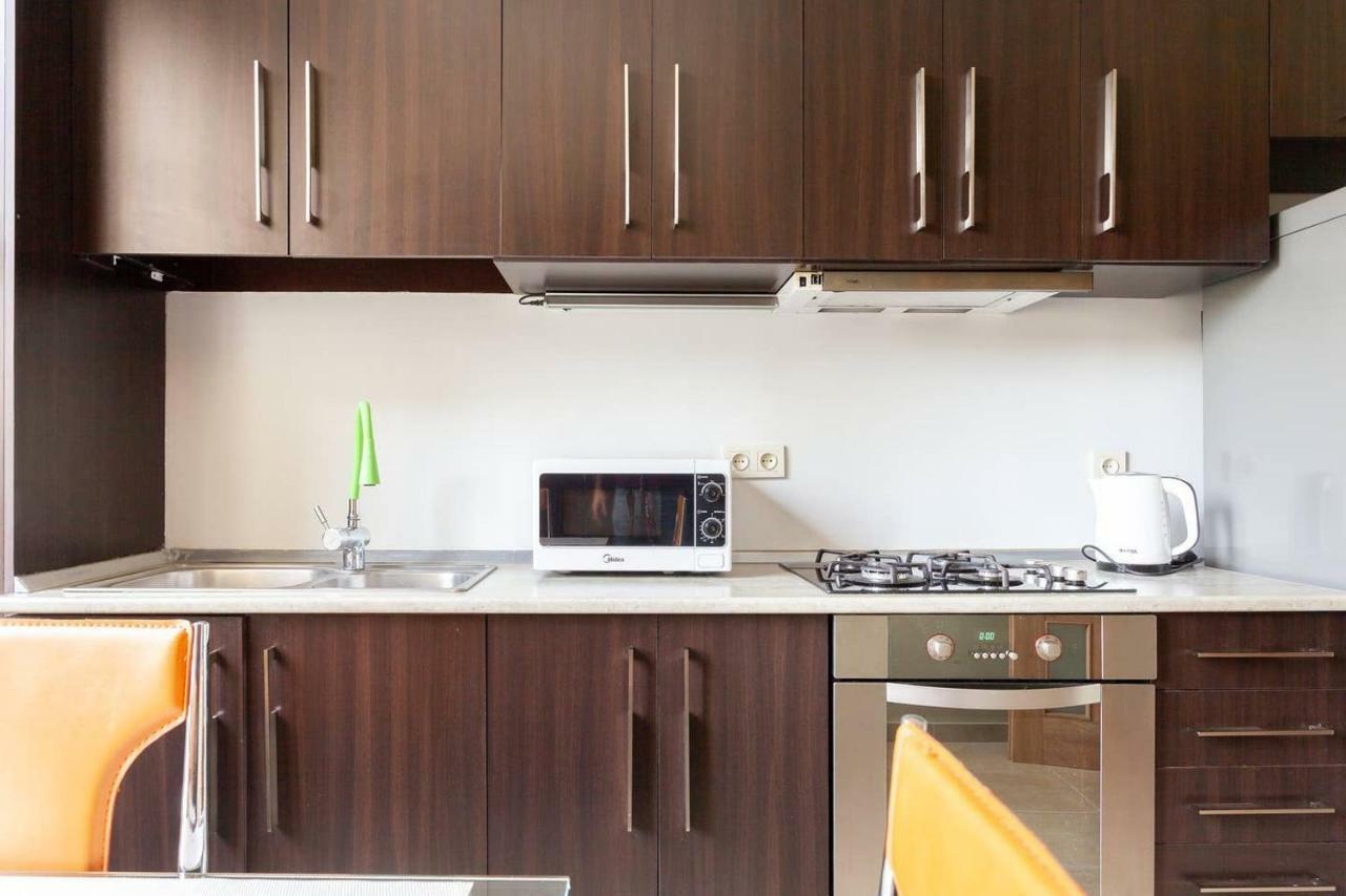 טביליסי Wehost Apartment On A Colorful Street מראה חיצוני תמונה