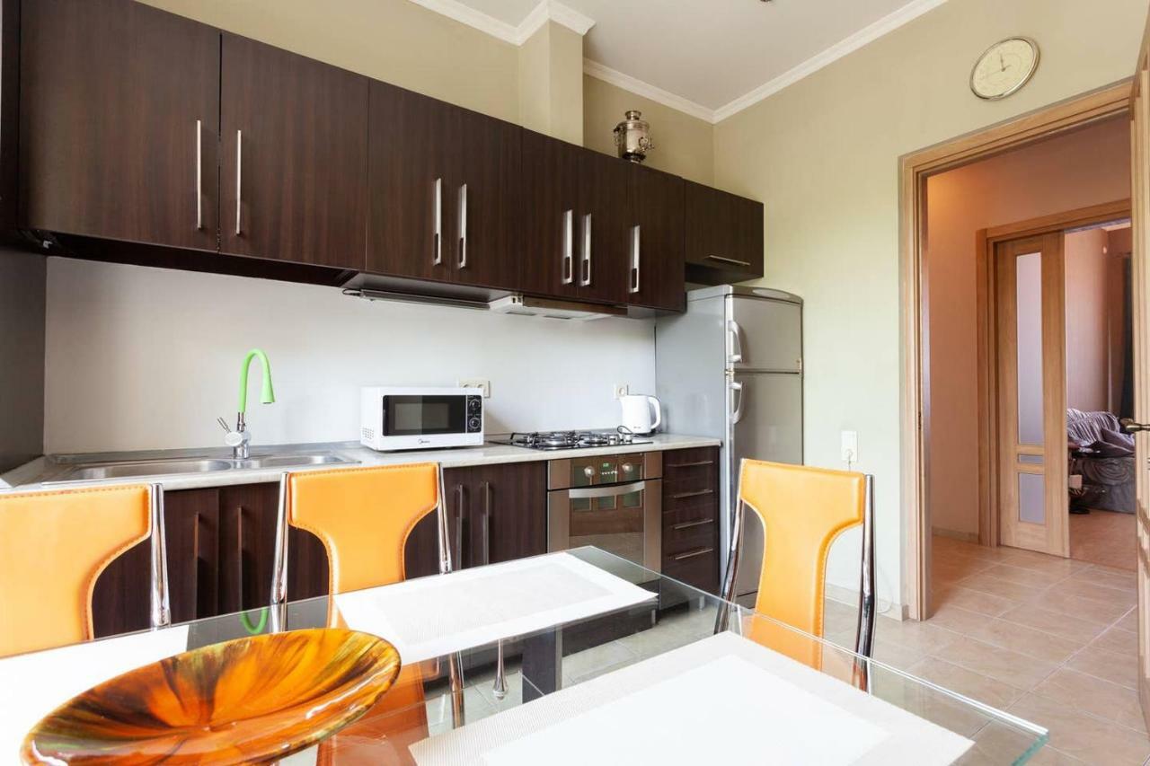 טביליסי Wehost Apartment On A Colorful Street מראה חיצוני תמונה